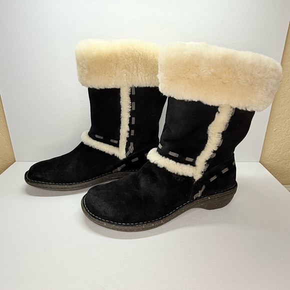 UGG AUSTRALIA BLACK SHEEPSKIN - Picture 2 of 10
